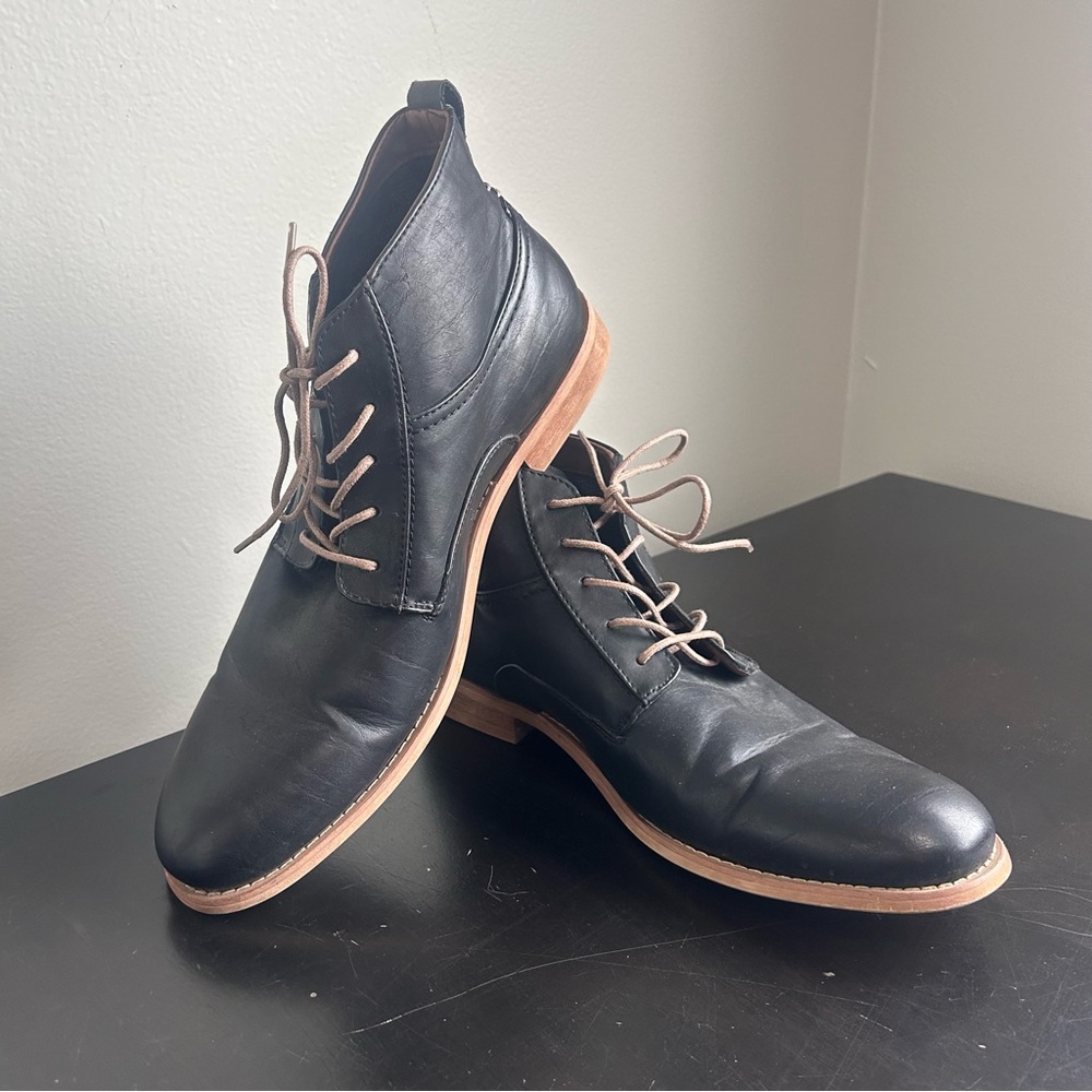 Call It Spring Mens Vegan Leather Chukka Boots Black Tan Sole 10.5 Dress Casual